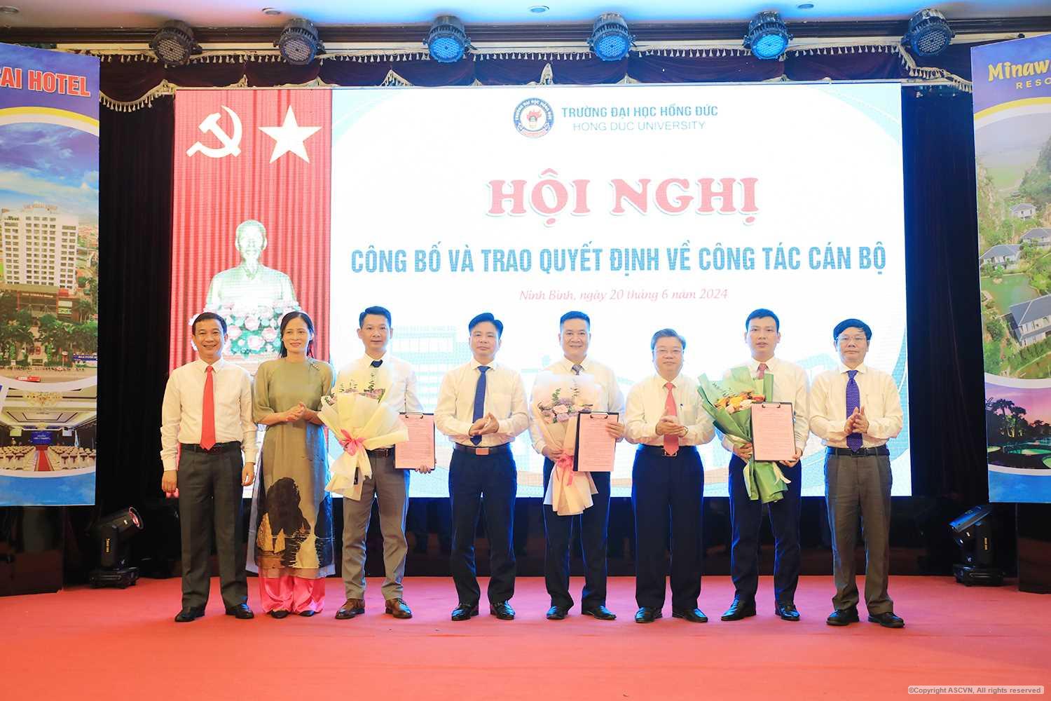 Trường Đại học Hồng Đức tổ chức Hội nghị công bố các Quyết định về công tác Cán bộ 